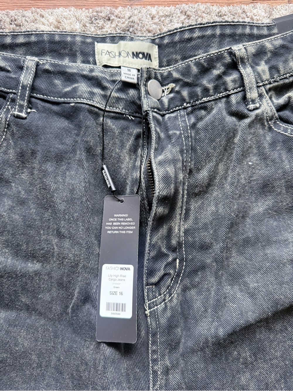 Fashion Nova Washed Black Cargo Relaxed Jeans - Picture 2 of 2